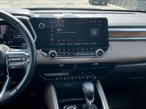 Used 2024 GMC Canyon Denali image 7