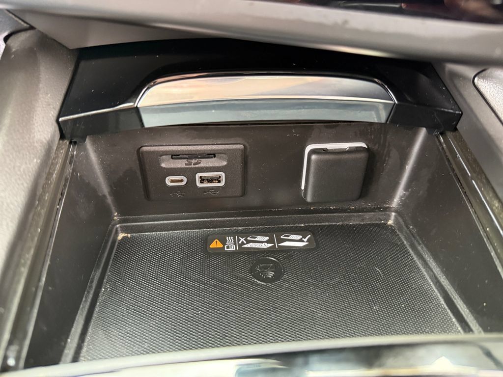 Used 2023 Buick Envision Avenir AWD/4WD image 35