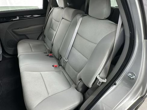 Used 2013 Kia Sorento LX image 12
