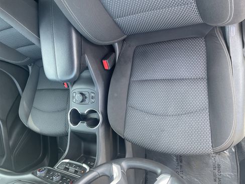 Used 2022 GMC Terrain SLE w/ Driver Convenience Package image 15