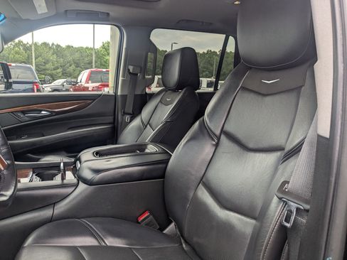 Used 2019 Cadillac Escalade Luxury AWD/4WD image 15