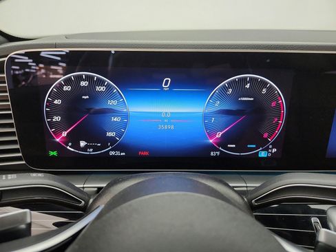 Used 2024 Mercedes-Benz GLS 450 4MATIC image 9