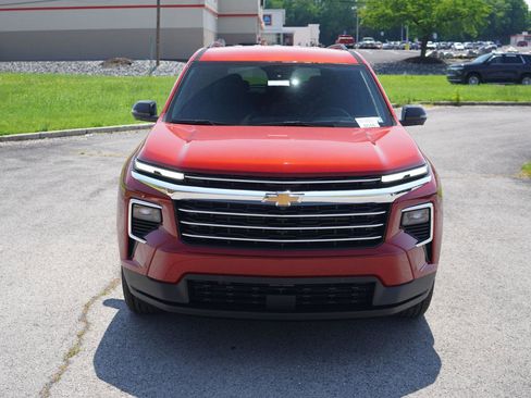 New 2025 Chevrolet Traverse LT w/ Enhanced Driving Package image 8