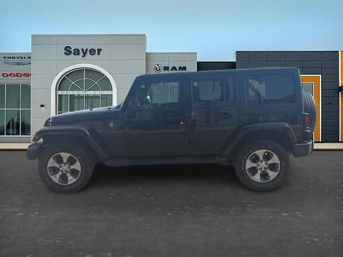 Used 2017 Jeep Wrangler Unlimited Sahara w/ Connectivity Group AWD/4WD image 4