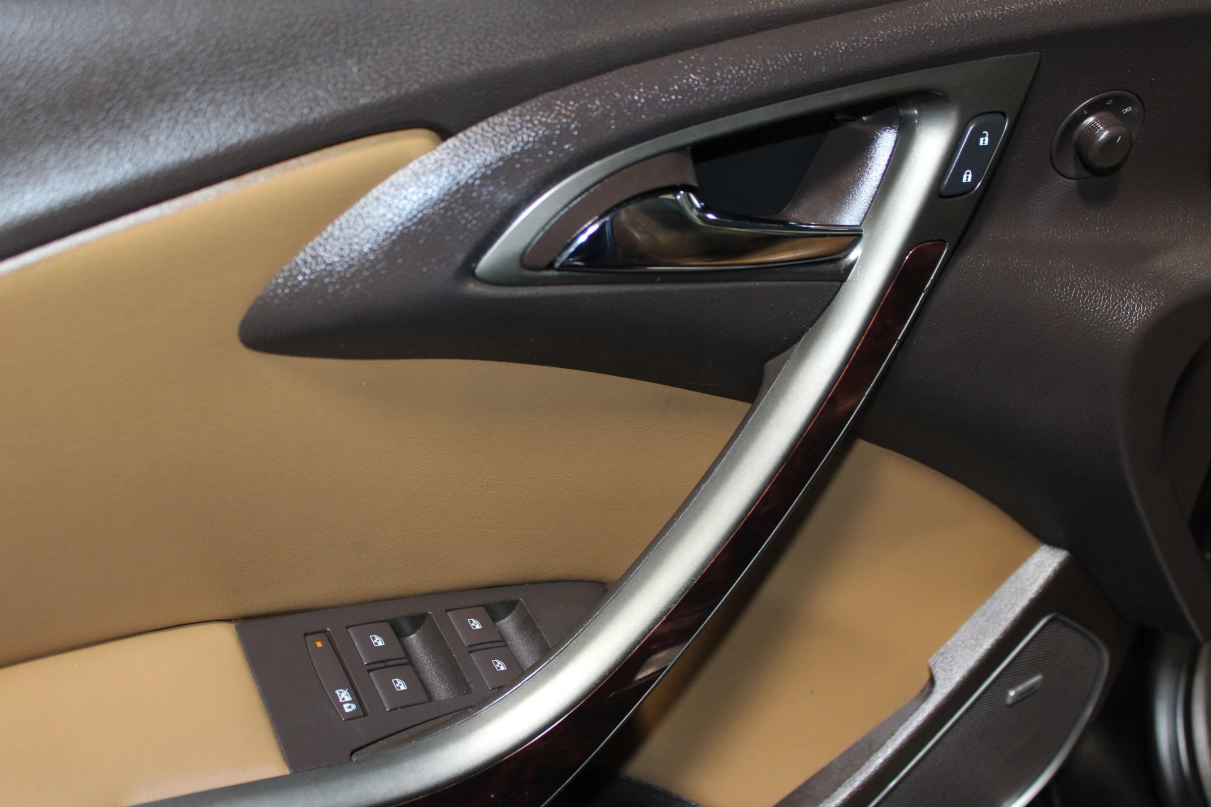 Used 2013 Buick Verano Leather FWD image 11