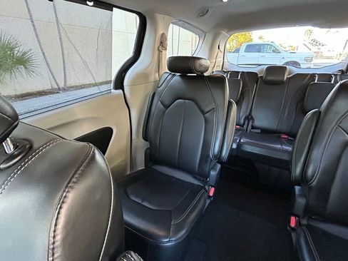 Used 2024 Chrysler Pacifica Touring-L image 12