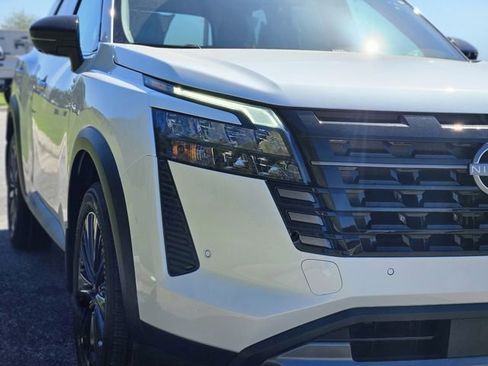 New 2026 Nissan Pathfinder SL w/ SL Premium Package image 40