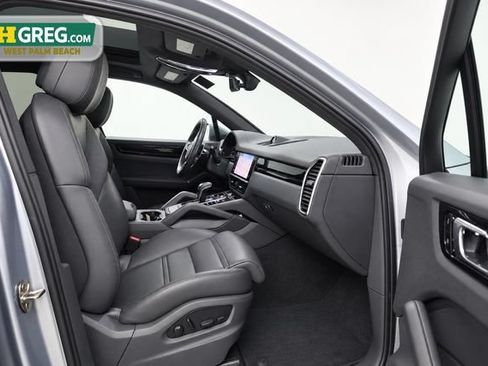 Used 2023 Porsche Cayenne AWD/4WD image 11