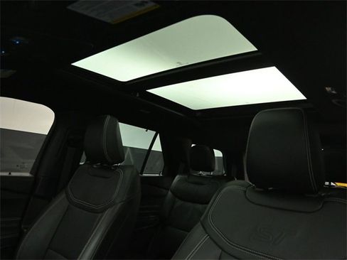 Certified 2022 Ford Explorer ST w/ ST Street Pack image 20