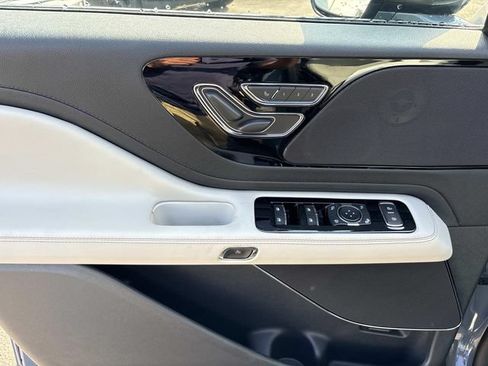 New 2026 Lincoln Aviator AWD w/ Jet Appearance Package image 21