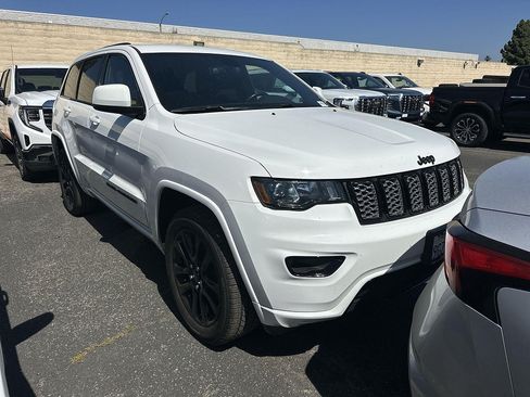 Used 2021 Jeep Grand Cherokee Laredo X AWD/4WD image 1