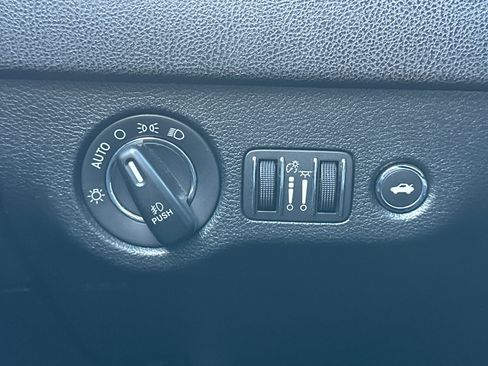 Used 2018 Chrysler 300 S RWD image 41