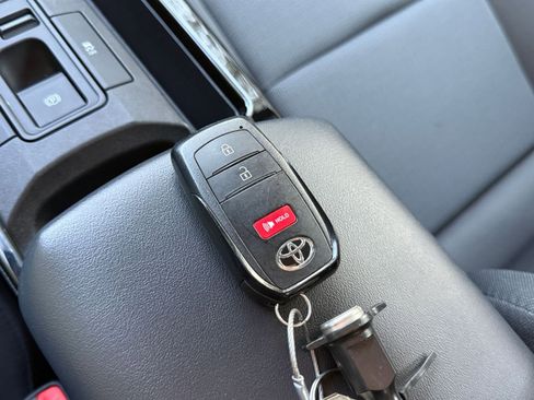 Used 2025 Toyota Prius LE image 22