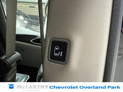 Used 2023 Chrysler Pacifica Limited image 35