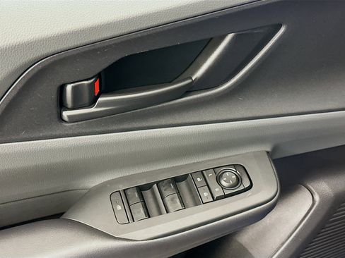 Used 2025 Toyota Prius LE FWD image 15