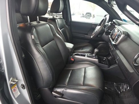 Used 2019 Toyota Tacoma Limited image 12