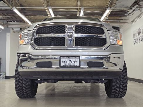 Used 2019 RAM 1500 Classic SLT AWD/4WD image 3