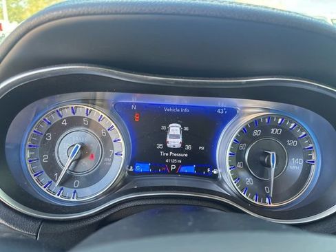 Used 2022 Chrysler 300 Touring w/ Sport Appearance Package image 19