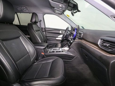 Used 2022 Ford Explorer Limited w/ Limited Technology Package image 17