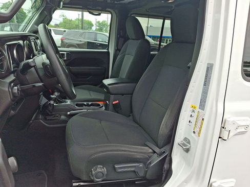 Used 2018 Jeep Wrangler Unlimited Sport AWD/4WD image 11
