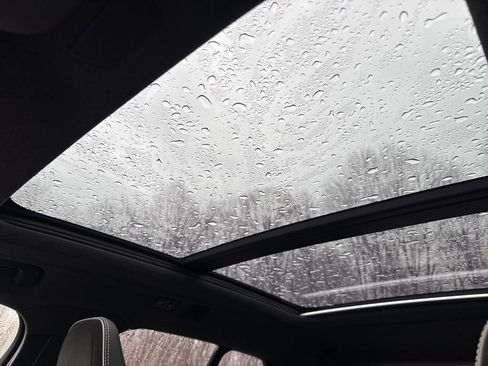 Used 2019 Volvo XC40 T5 R-Design image 17