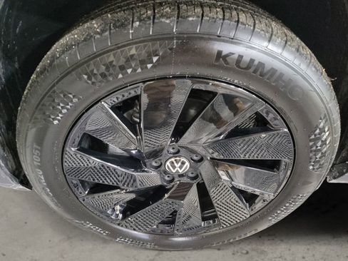 Used 2024 Volkswagen Atlas Cross Sport SE image 9