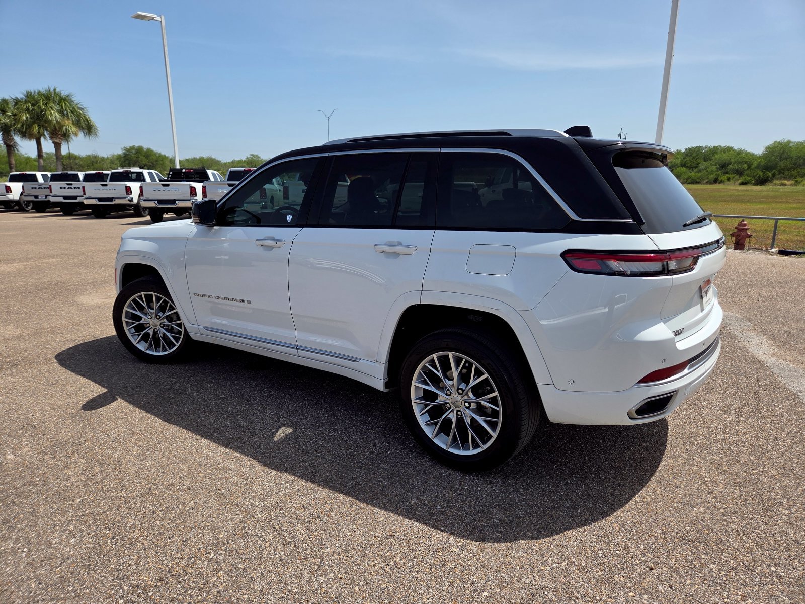 Used 2022 Jeep Grand Cherokee Summit RWD image 5