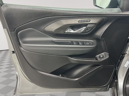 Used 2024 GMC Terrain SLT image 20