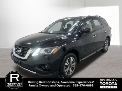 Used 2020 Nissan Pathfinder SV image 1