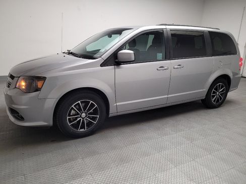 Used 2018 Dodge Grand Caravan GT image 2