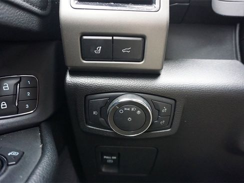 Used 2020 Ford Expedition XLT w/ Equipment Group 202A image 5