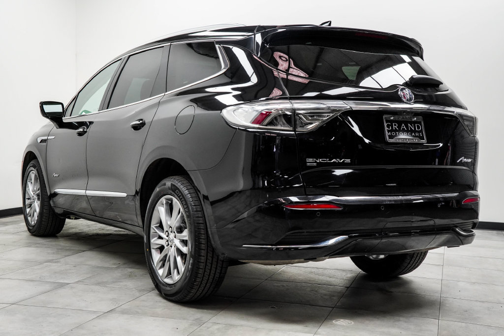 Used 2023 Buick Enclave Avenir w/ Avenir Technology Package AWD/4WD image 12