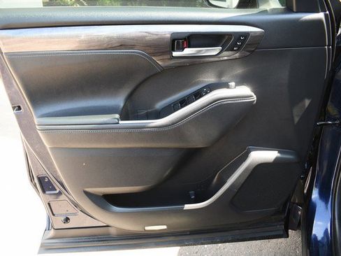 Certified 2021 Toyota Highlander Limited AWD/4WD image 13