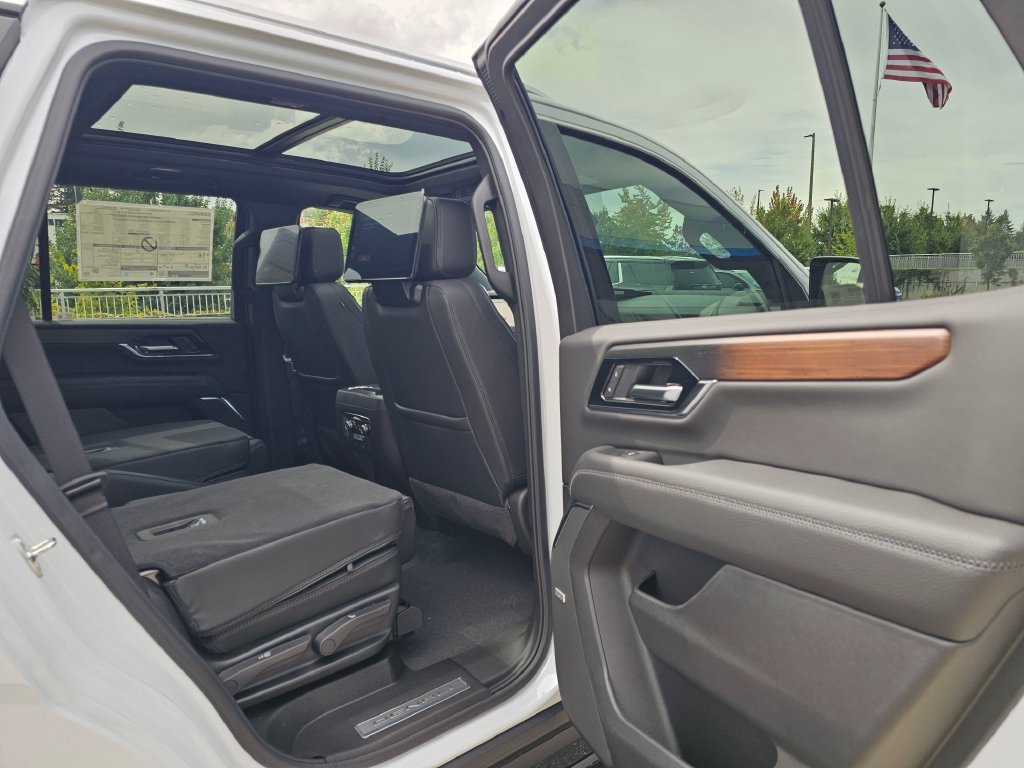 Used 2026 GMC Yukon Denali w/ Denali Reserve Package AWD/4WD image 16