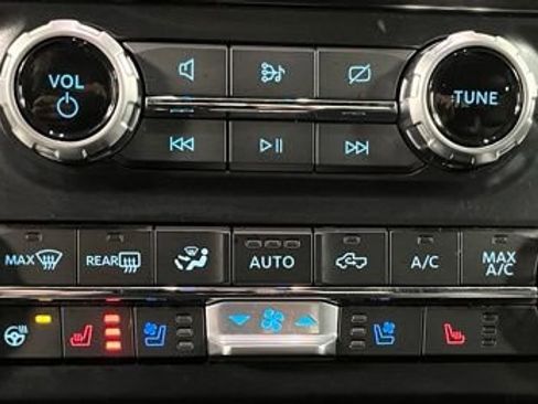 Used 2024 Ford F350 Platinum w/ Tremor Off-Road Package AWD/4WD image 38