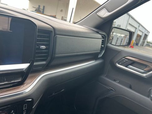 Used 2023 Chevrolet Silverado 1500 LT Trail Boss w/ LPO, Dark Essentials Package image 19