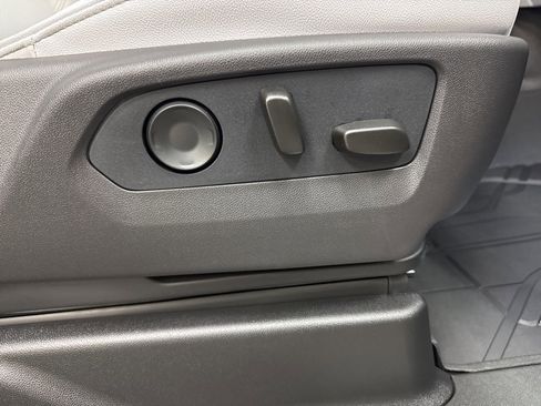 New 2026 Chevrolet Suburban Premier image 19