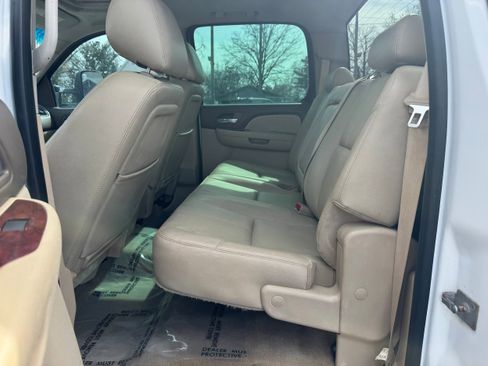 Used 2014 Chevrolet Silverado 3500 LTZ w/ LTZ Plus Package image 10