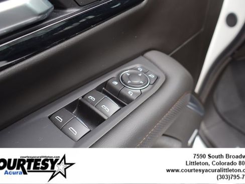 Used 2025 Chevrolet Tahoe High Country AWD/4WD image 25