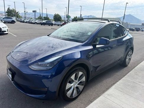 Used 2022 Tesla Model Y Long Range AWD/4WD image 3