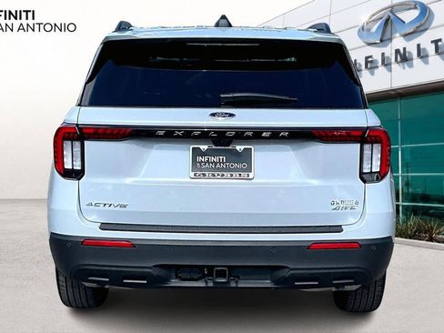 Used 2025 Ford Explorer Active AWD/4WD image 5