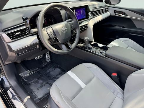 Used 2025 Toyota Camry SE w/ Convenience Package FWD image 11