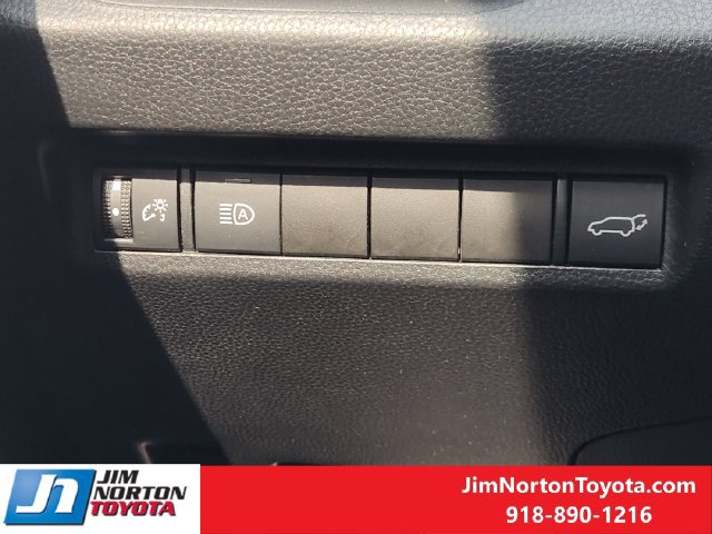 Used 2022 Toyota RAV4 XLE Premium AWD/4WD image 23