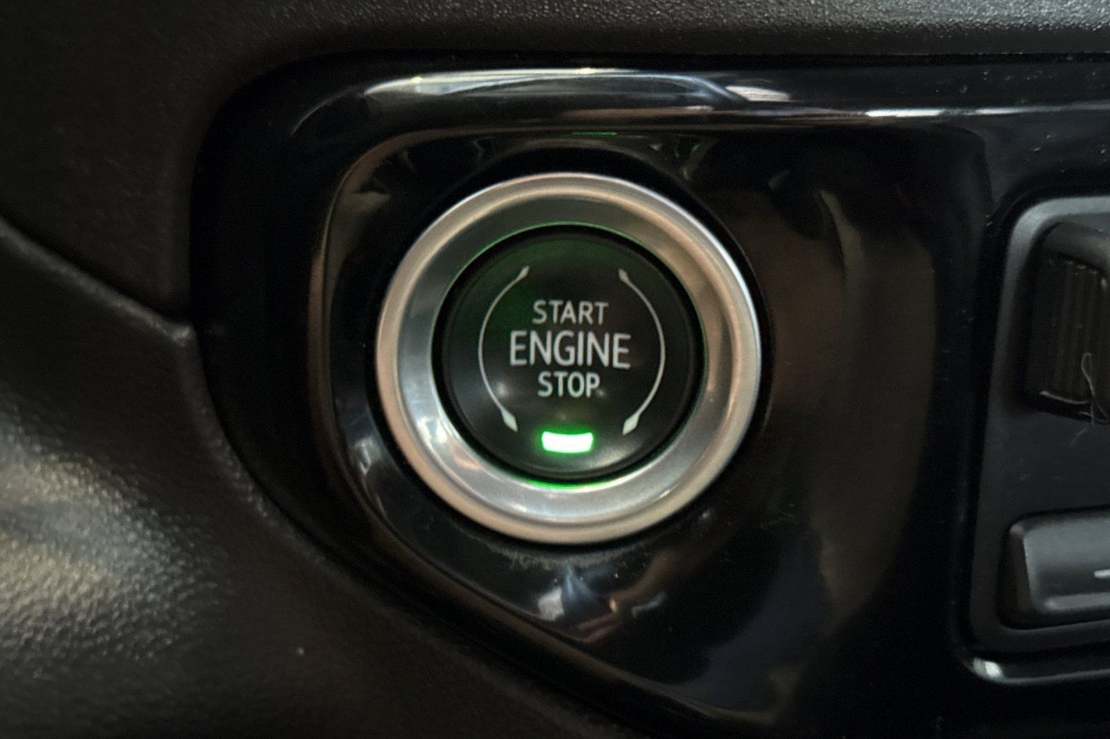 Used 2023 Chevrolet Silverado 1500 LT AWD/4WD image 23