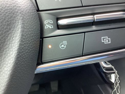 Used 2025 Chevrolet Traverse LT FWD image 32