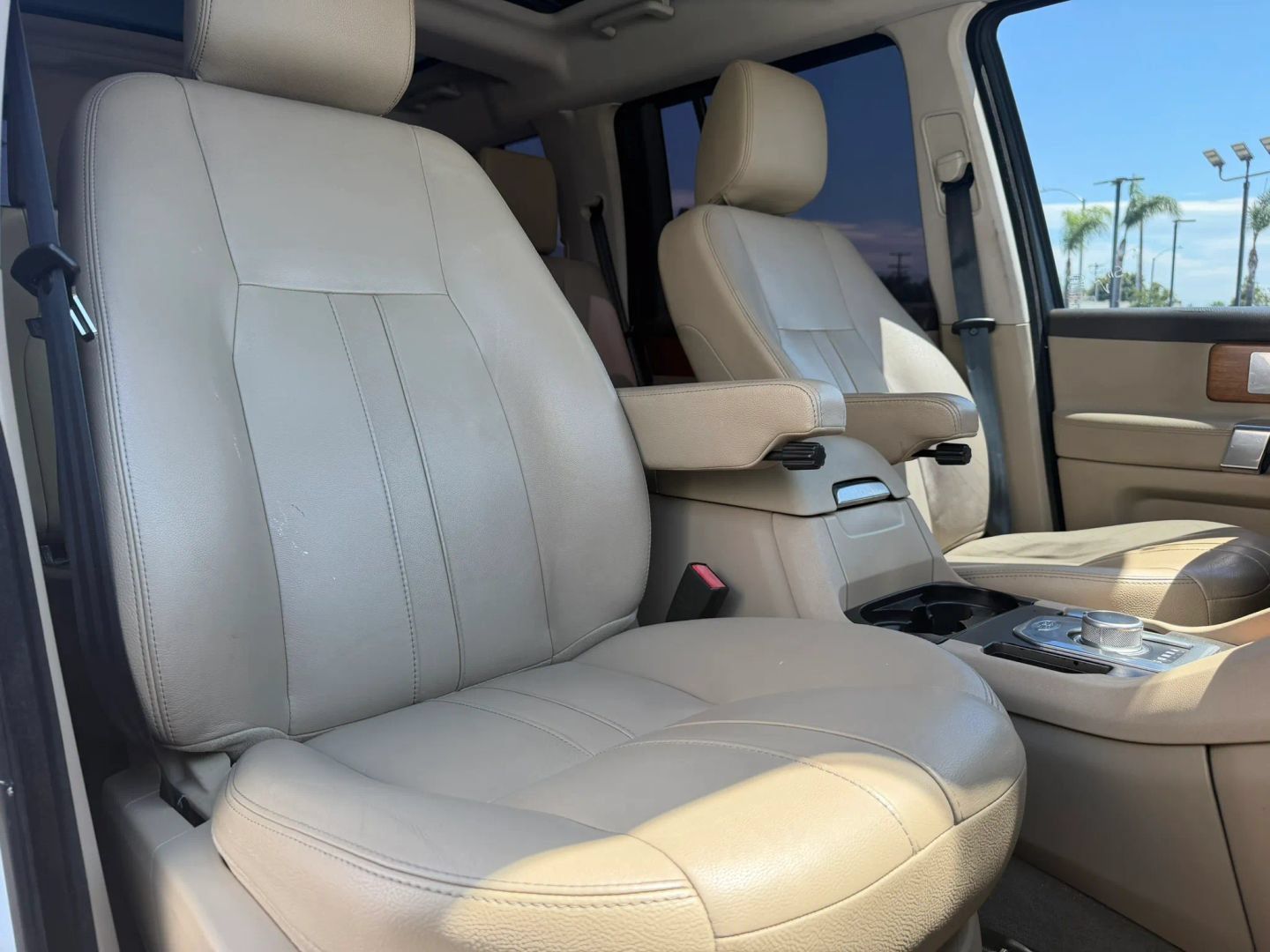 Used 2016 Land Rover LR4 HSE AWD/4WD image 16