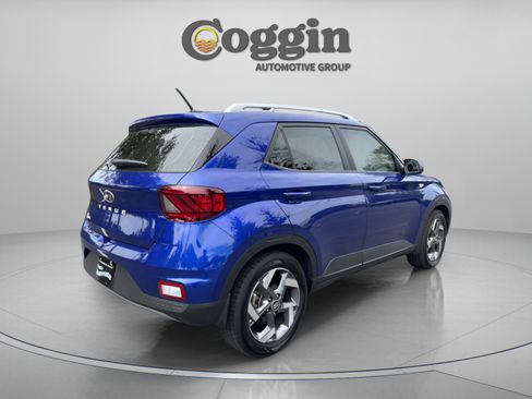 Certified 2023 Hyundai Venue Limited FWD image 6