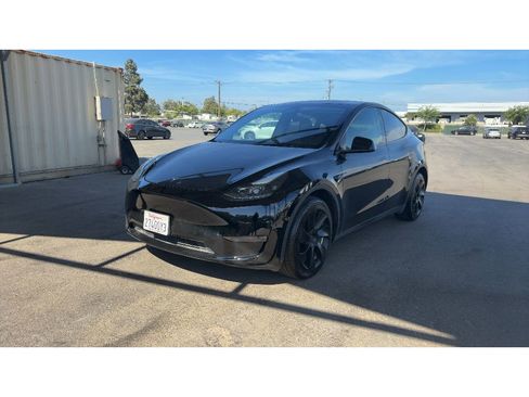Used 2024 Tesla Model Y Long Range AWD/4WD image 1