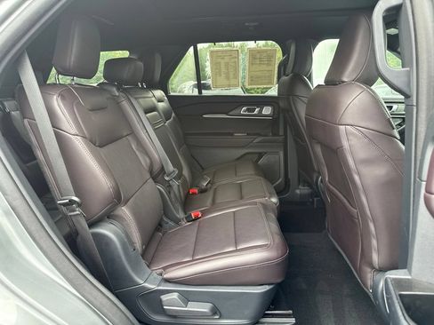 Used 2025 Ford Explorer Platinum AWD/4WD image 13