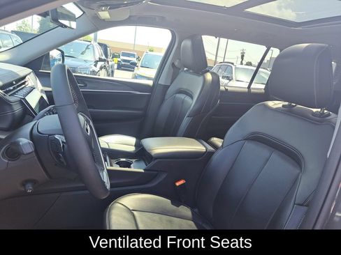 Used 2024 Jeep Grand Cherokee L Limited w/ Luxury Tech Group II AWD/4WD image 29